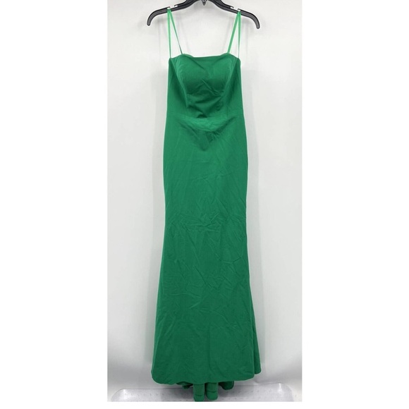 Kelly green strapless formal gown size 8 worn one time - Picture 2 of 5